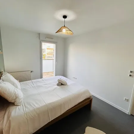 La Bezannes Parking Balcon Apartment